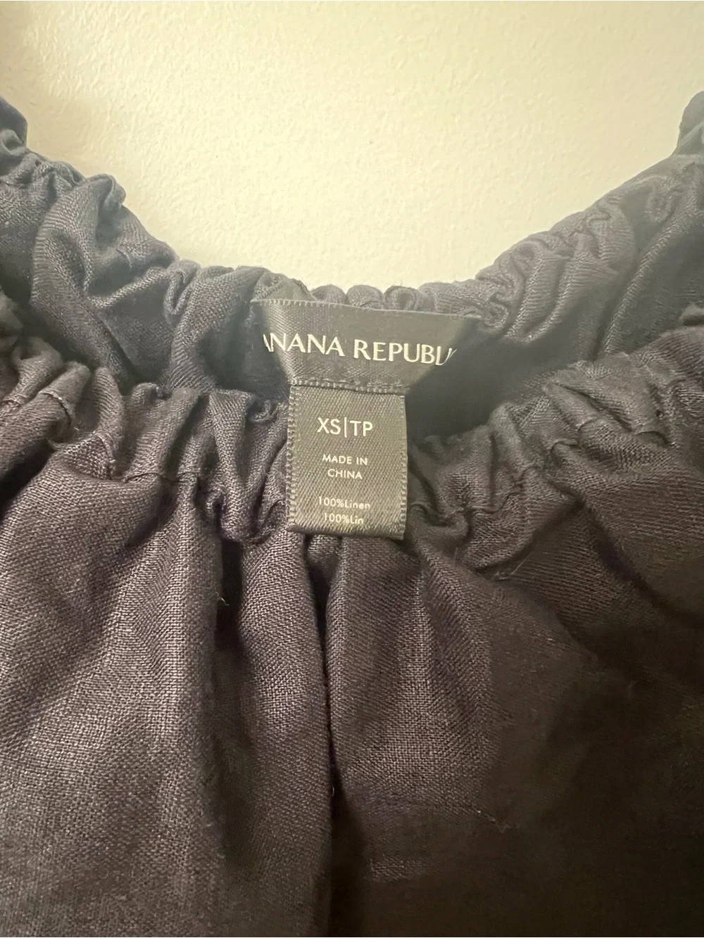 Banana Republic Off‑Shoulder Ruffle Crop Top – Black, Size XS - Picture 3 of 5